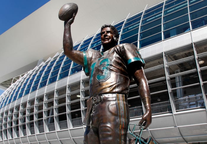 Had the Steelers played their cards right, Marino's statue might be standing outside Heinz Field today.